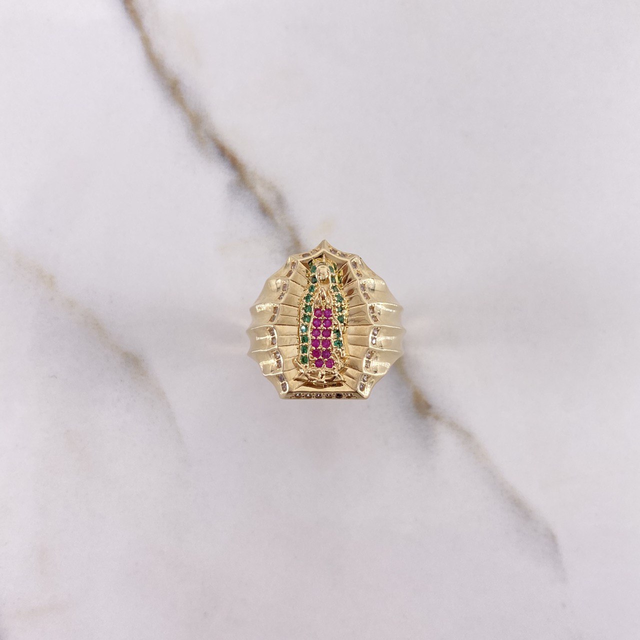 Anillo Virgen de Guadalupe Silueta 7.4gr / T6 3/4 / Circones Blancos Verdes Fucsias Oro Amarillo $