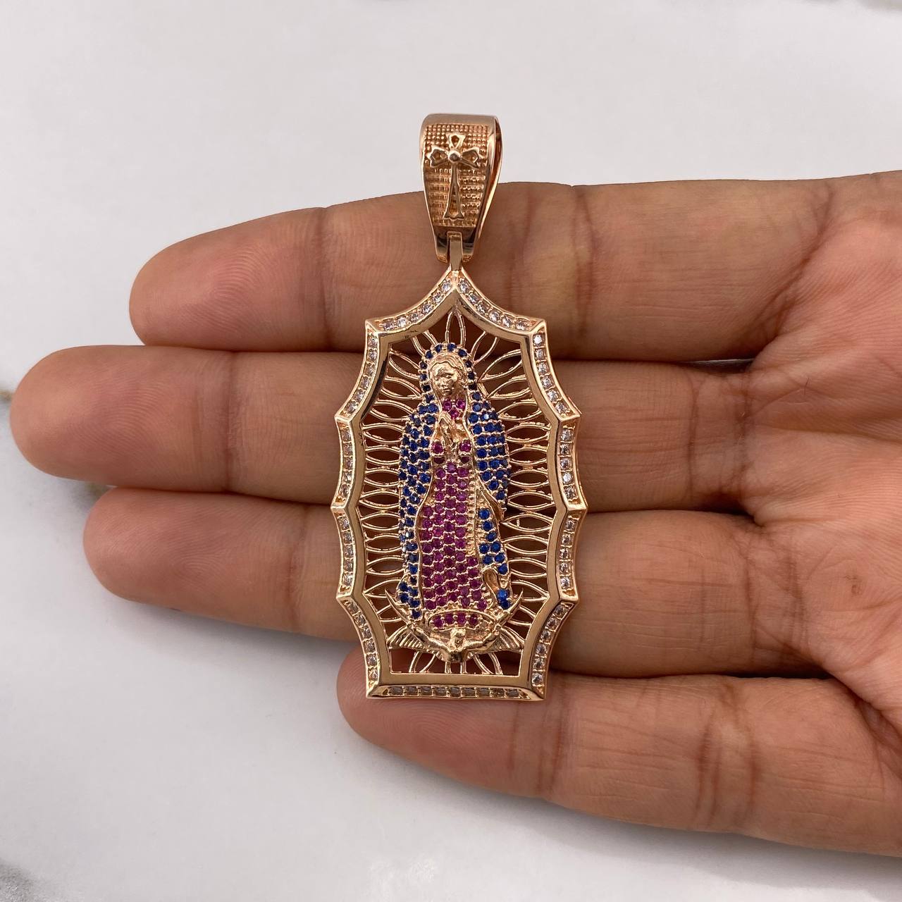Dije Virgen de Guadalupe 12.7gr / 6cm / Circones Blancos Azules Fucsias Oro Rosa $