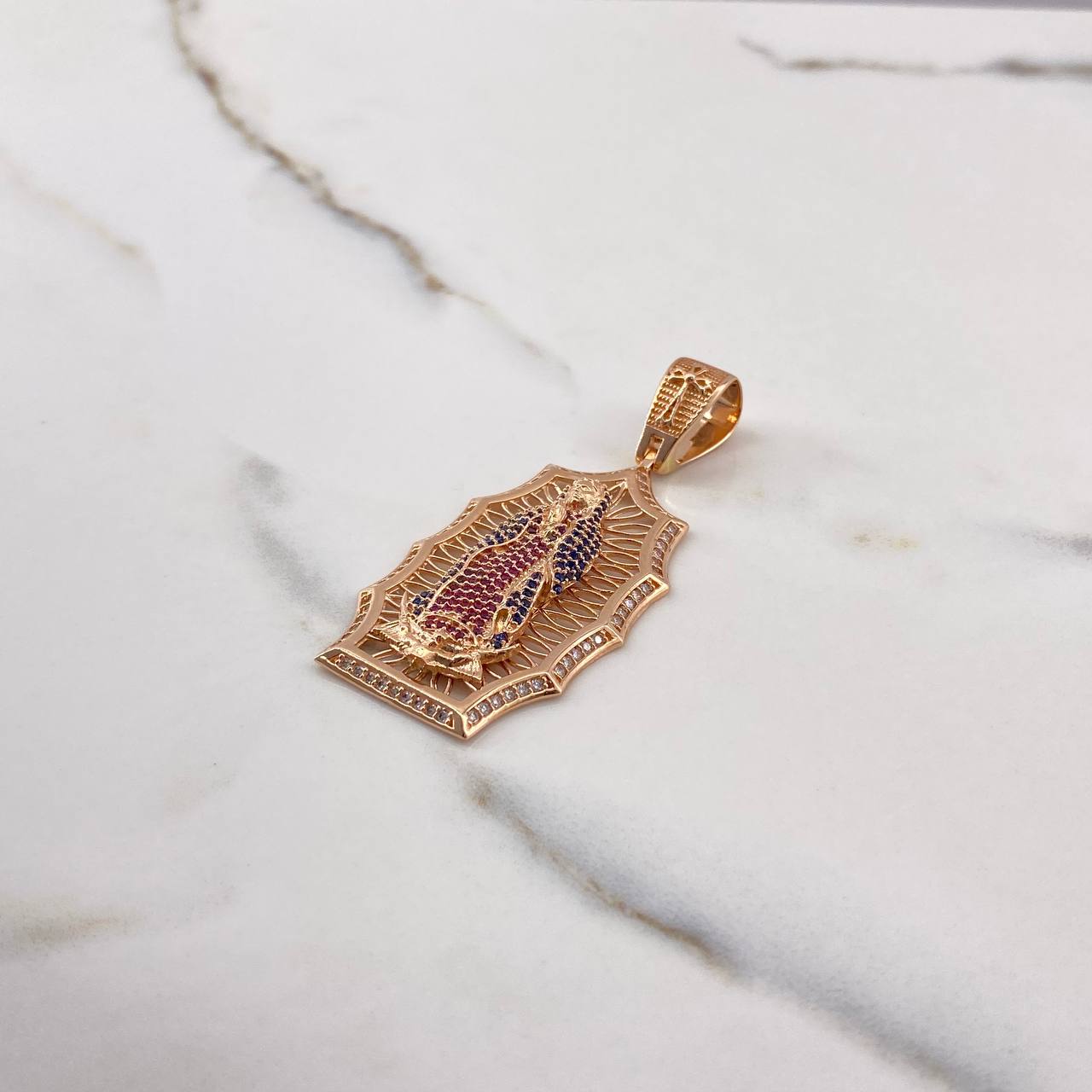 Dije Virgen de Guadalupe 12.7gr / 6cm / Circones Blancos Azules Fucsias Oro Rosa $