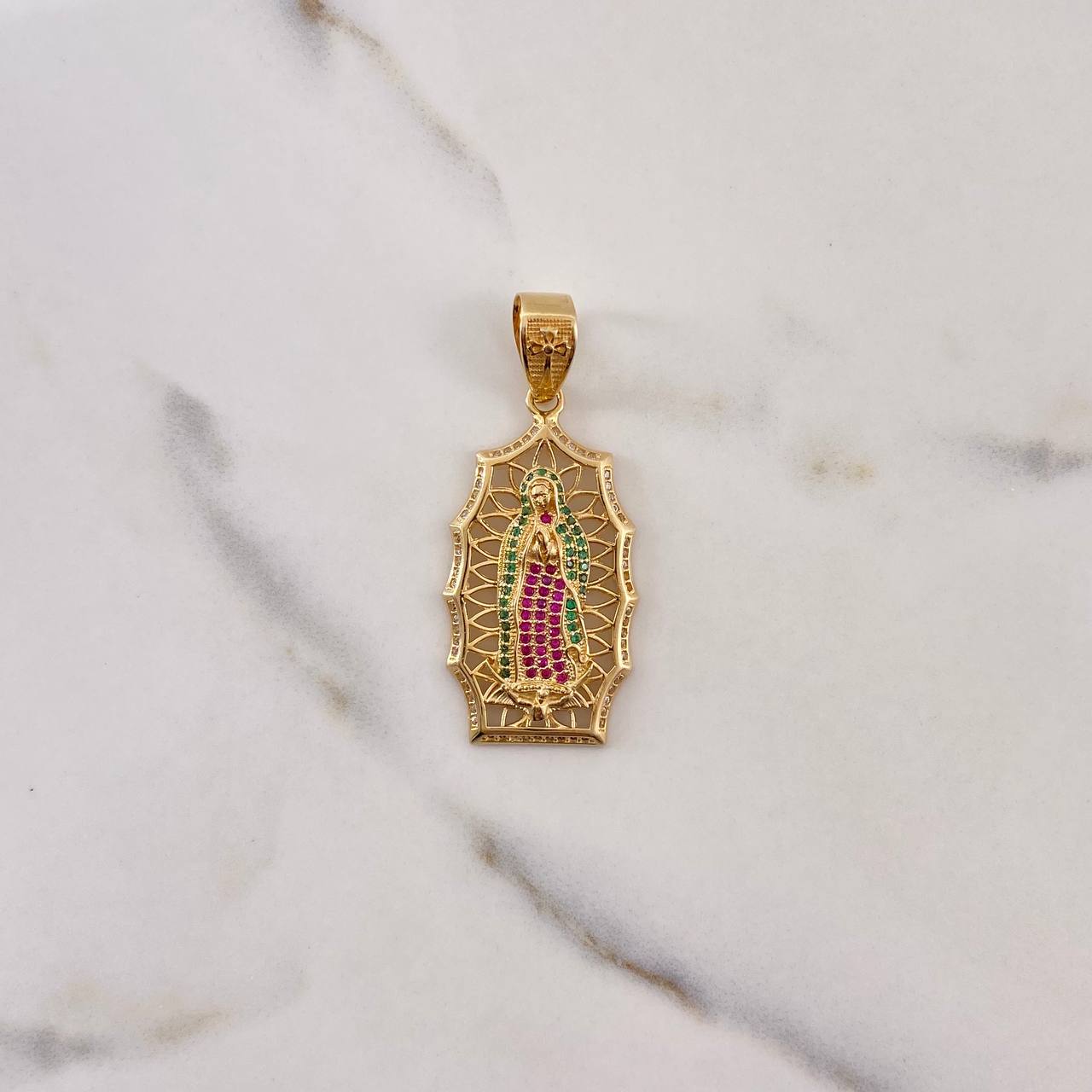 Dije Virgen de Guadalupe 8.15gr / 4.8cm / Circones Blancos Verdes Fucsias Oro Amarillo $
