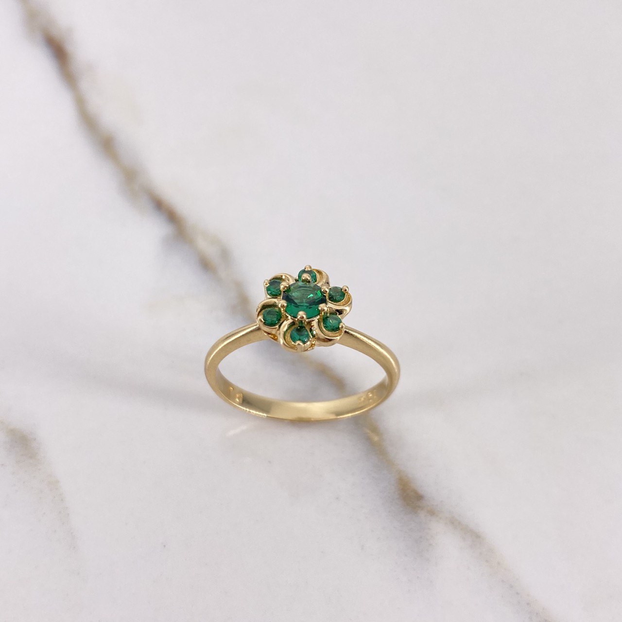 Anillo Flor 3.2gr / T7 1/4 / Circones Verdes Oro Amarillo $