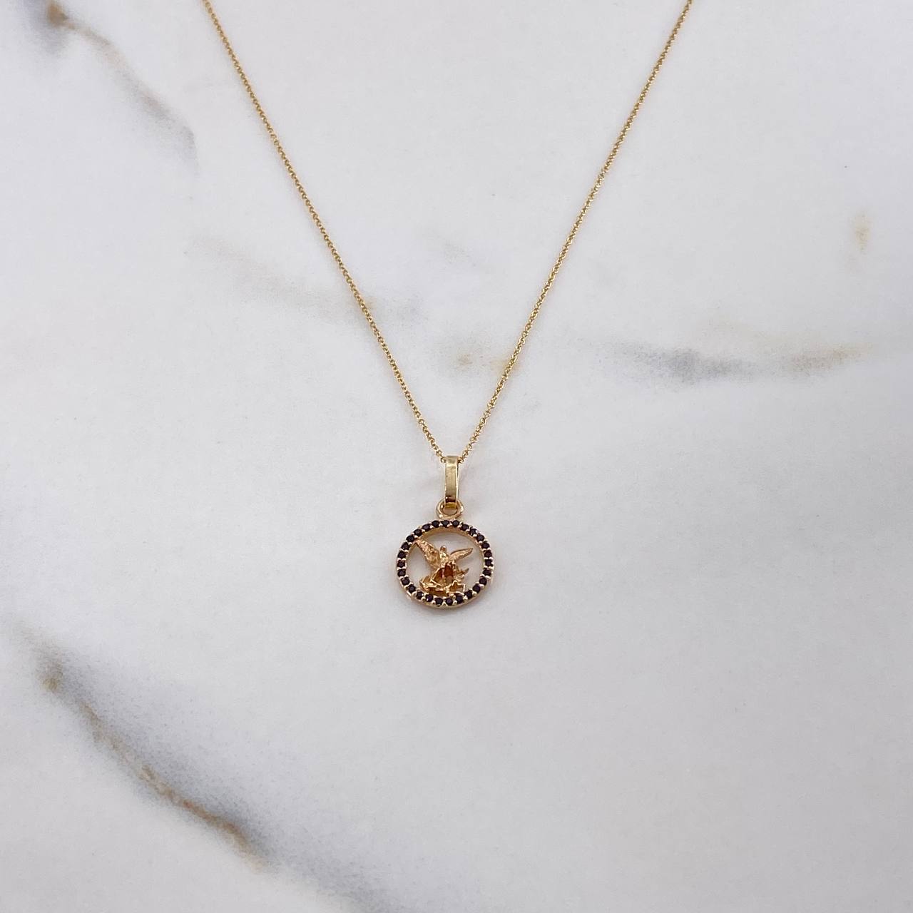 Cadena Aro Seguido 0.6gr / 45cm + Dije Arcangel San Miguel Circones Negros 0.6gr / 1.6cm / Dos Oros Amarillo Rosa (Oferta) $