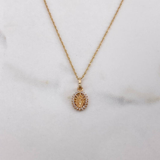 Cadena Singapur 0.9gr / 50cm + Dije Virgen Del Carmen Circones Blancos 0.65gr / 1.6cm / Oro Amarillo (Oferta) $