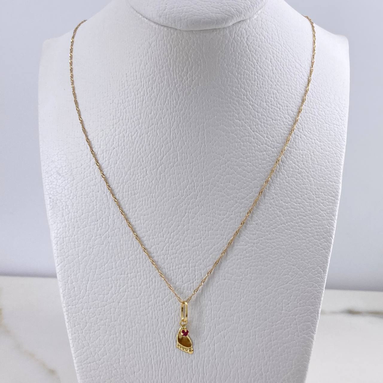 Cadena Singapur 0.75gr / 45cm + Dije Pie Circon Fucsia 0.25gr / 1.8cm / Oro Amarillo (Oferta) $