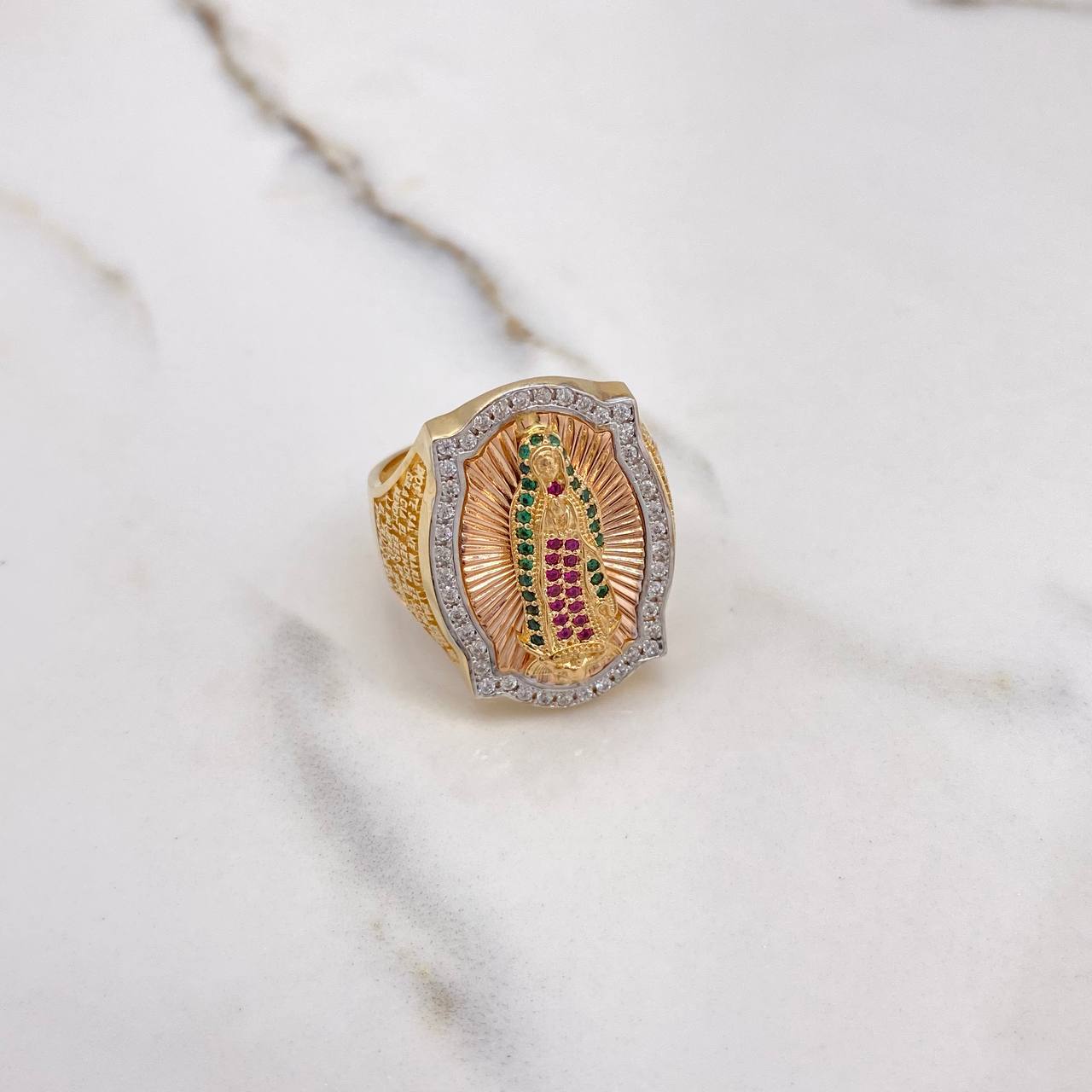Anillo Virgen Guadalupe 15.65gr / T10 3/4 / Circones Blancos Verdes Fucsias Tres Oros $