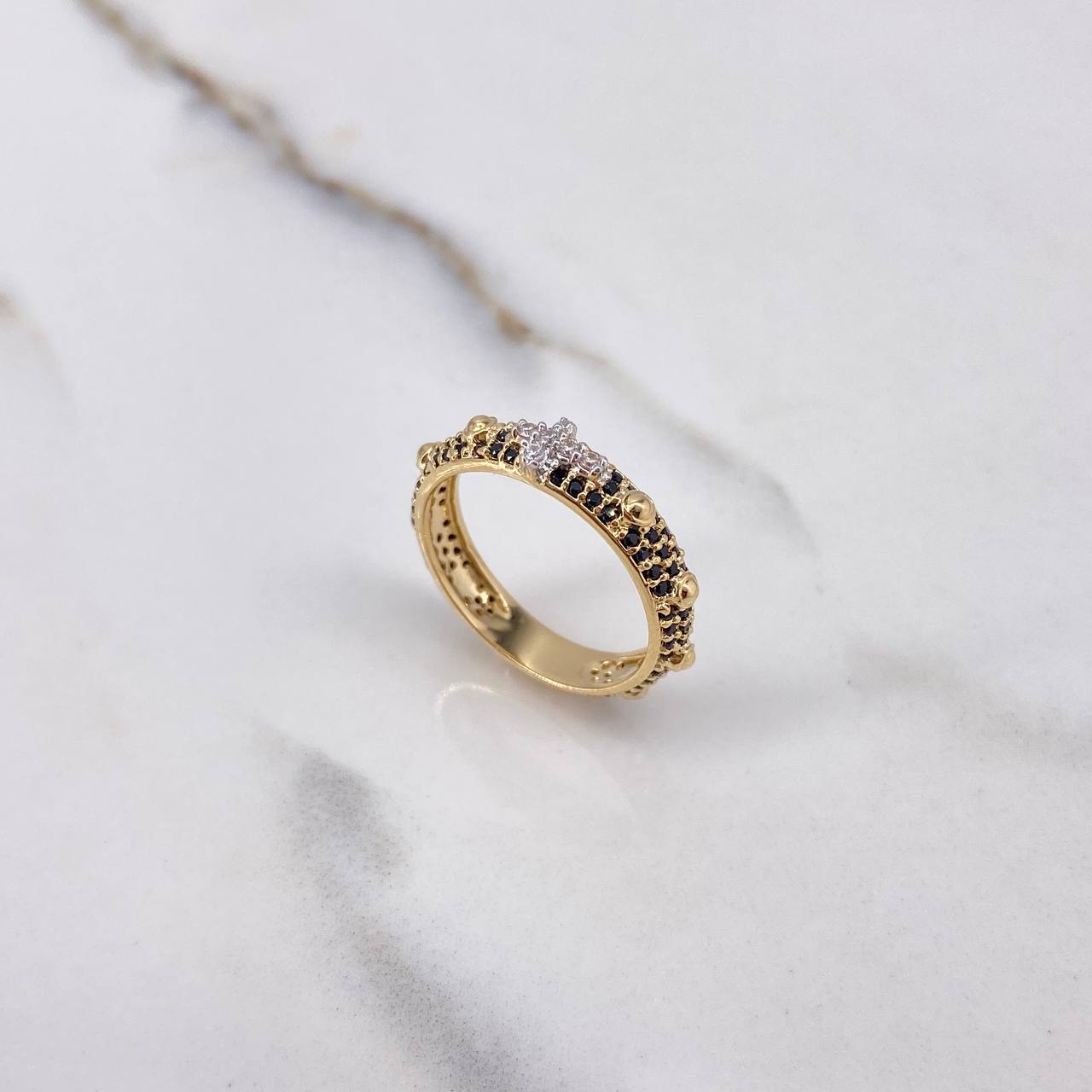 Anillo Puntos Cruz 3.65gr / T6 1/2 / Circones Negros Blancos Oro Amarillo $