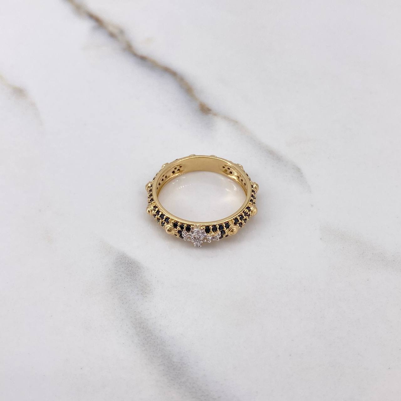 Anillo Puntos Cruz 3.65gr / T6 1/2 / Circones Negros Blancos Oro Amarillo $