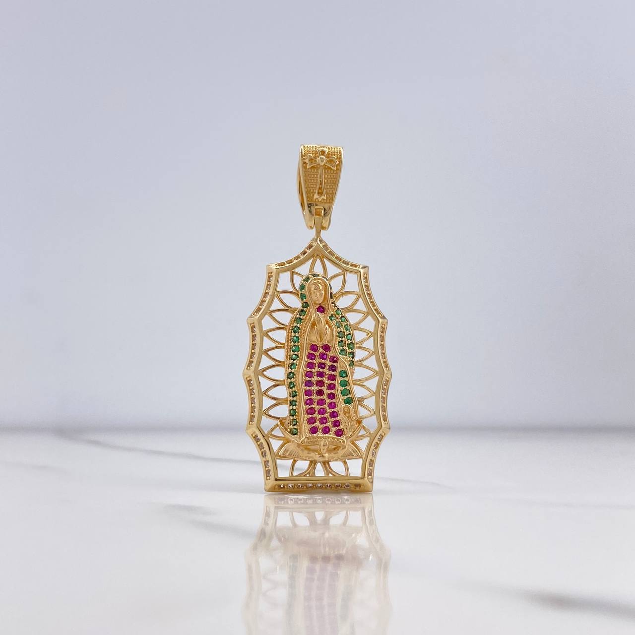 Dije Virgen de Guadalupe 7.8gr / 4.7cm / Circones Blancos Verdes Fucsias Oro Amarillo $
