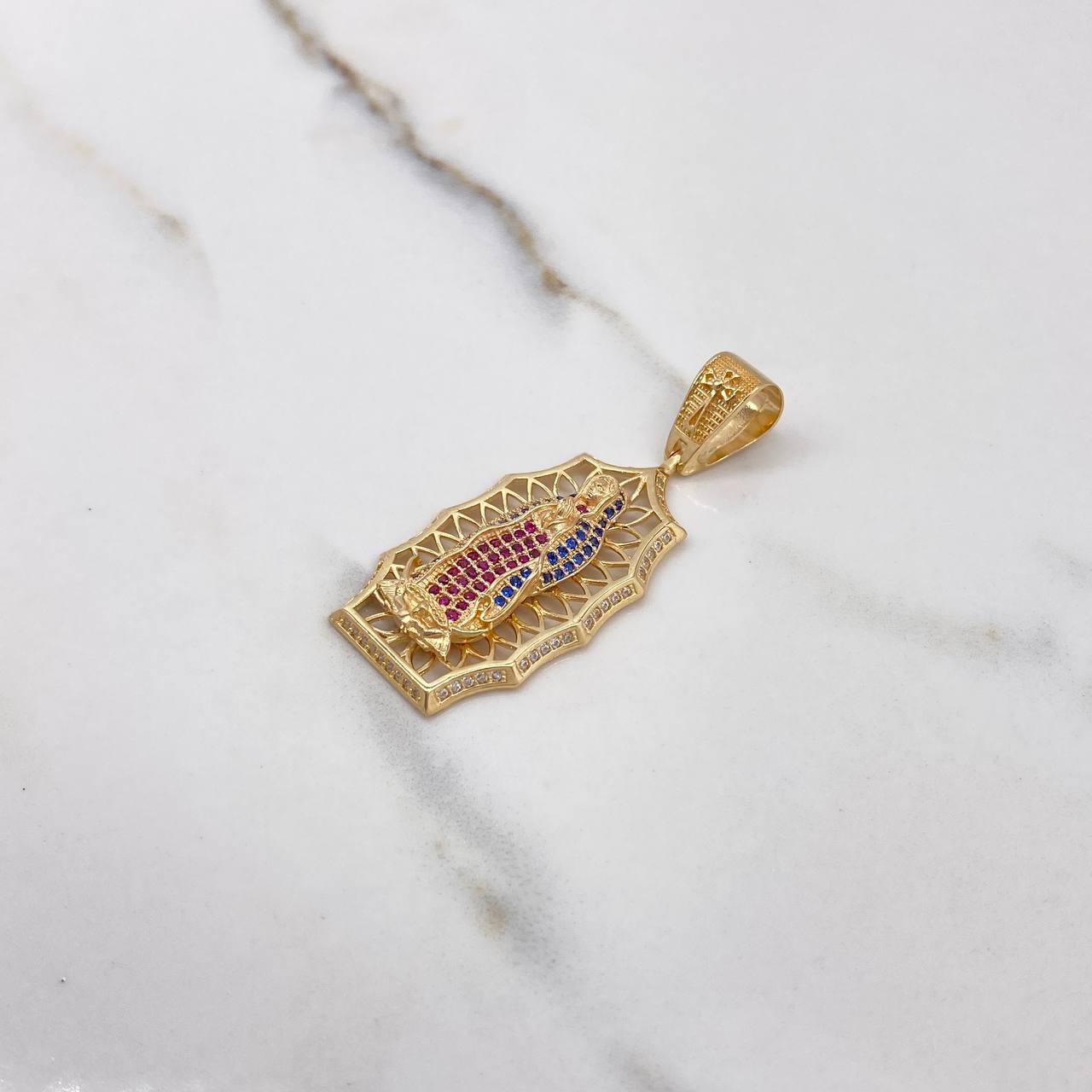 Dije Virgen de Guadalupe 7.5gr / 4.7cm / Circones Blancos Azules Fucsias Oro Amarillo $