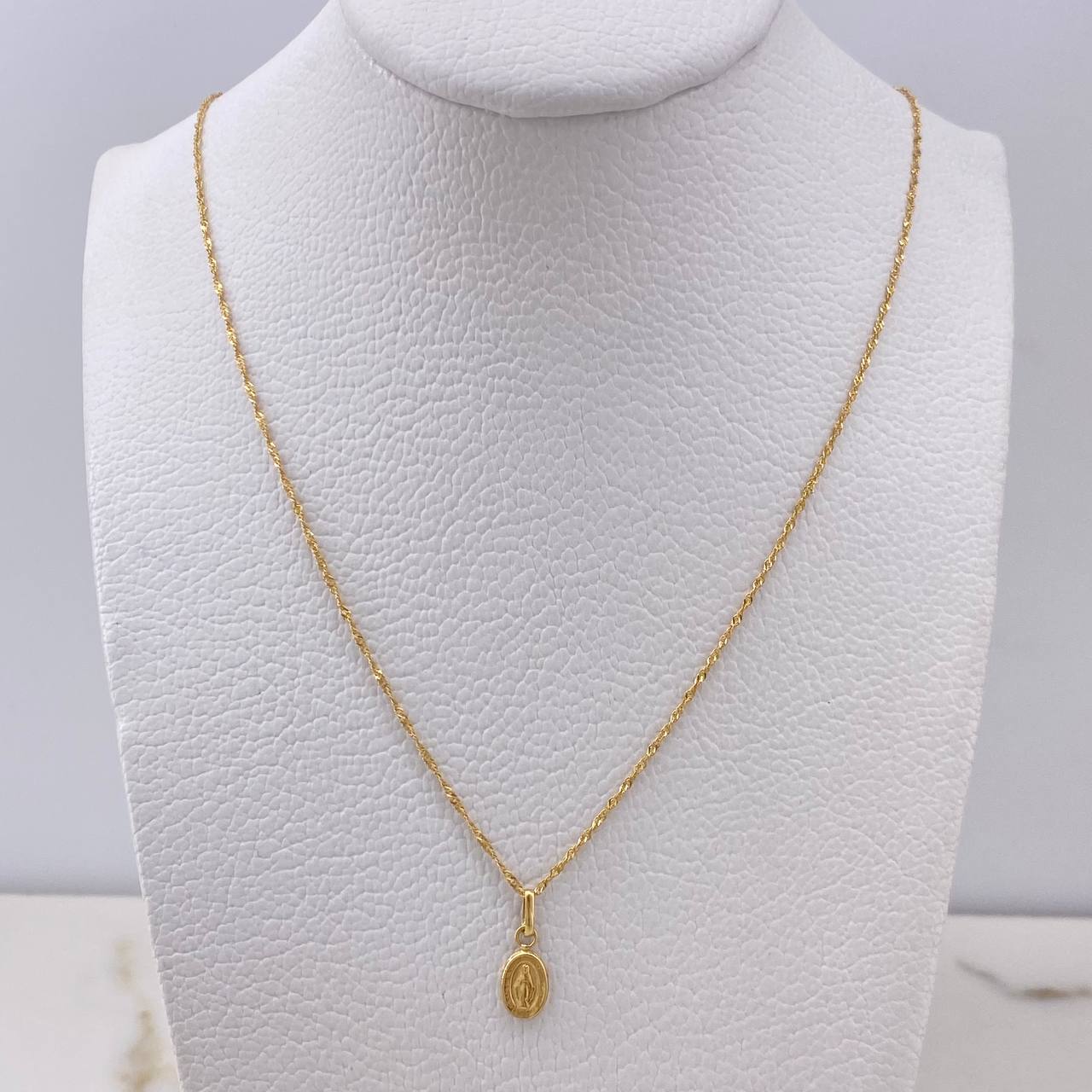 Cadena Singapur 0.95gr / 45cm + Dije Virgen Milagrosa 0.2gr / 1.3cm / Oro Amarillo (Oferta) $