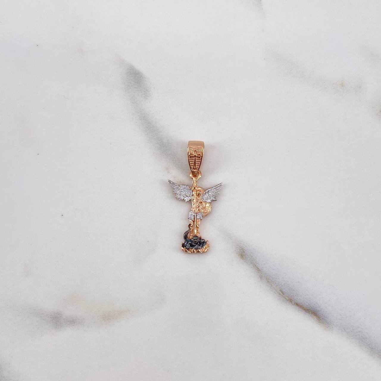 Dije San Miguel Arcangel 5.05gr / 3.8cm / Dos Oros Blanco Rosa $