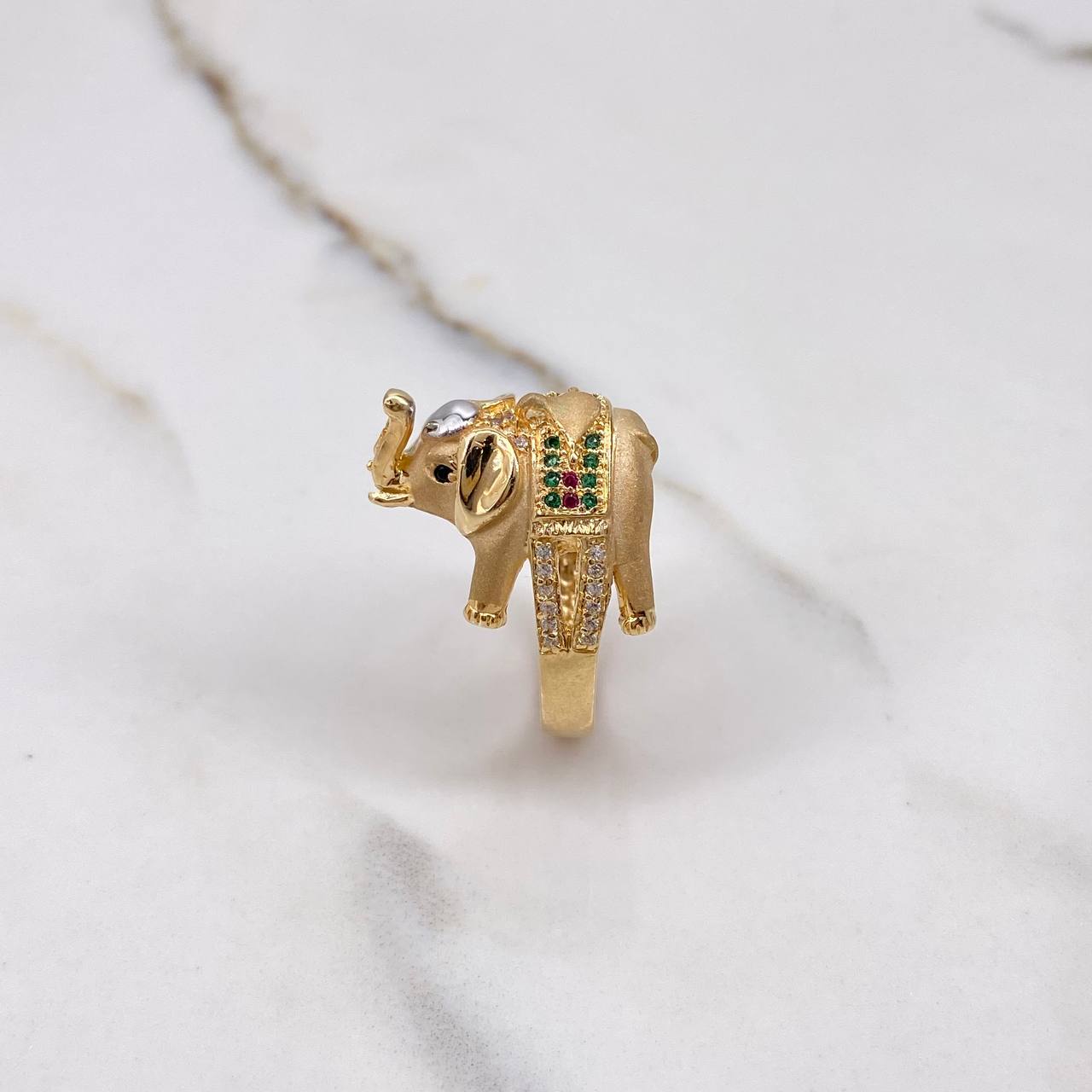 Anillo Elefante 7.55gr / T8 1/4 / Circones Blancos Verdes Fucsias Negros Oro Amarillo $
