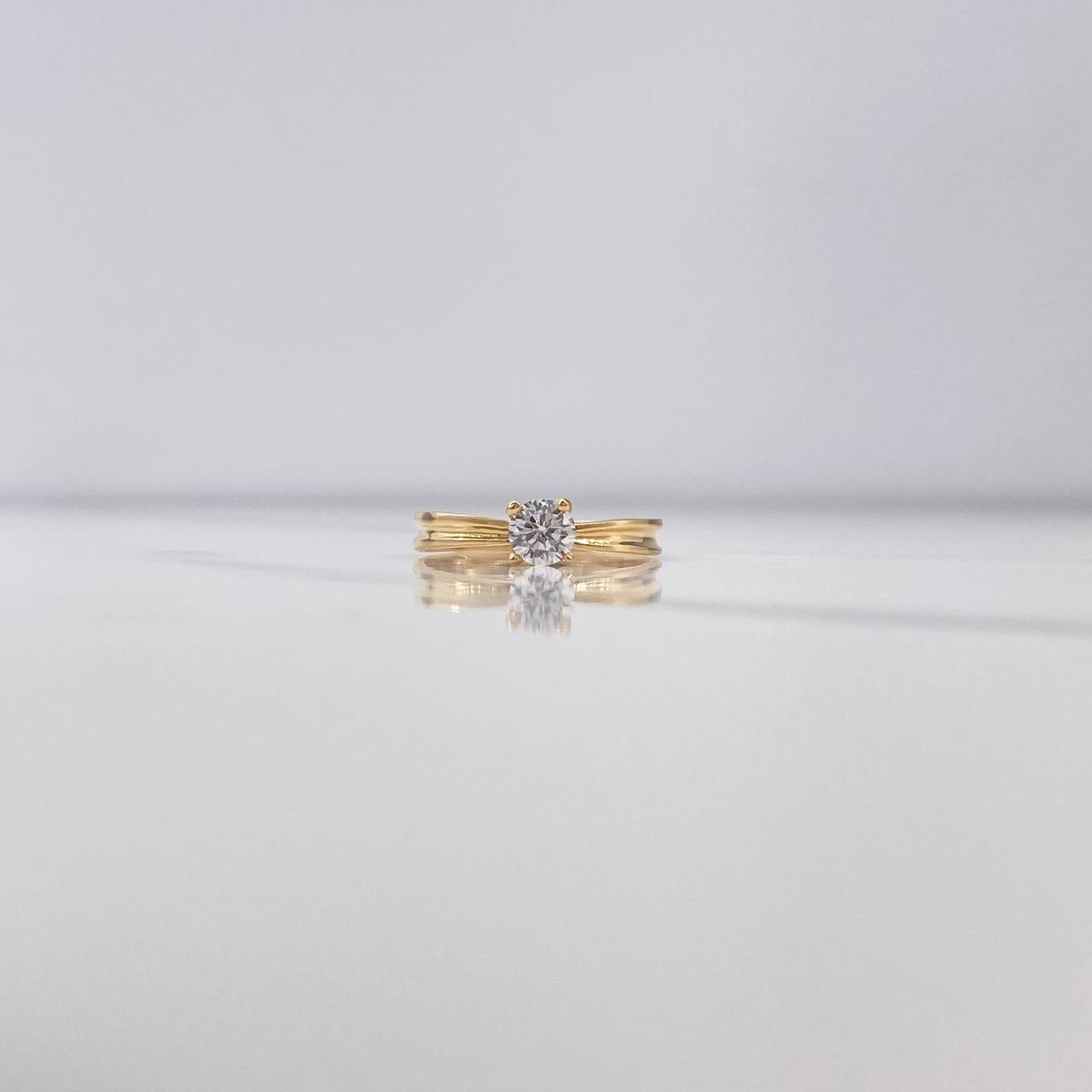 Anillo Solitario Olivo 1.6gr / T5 3/4 / Cuatro Garras Circon Blanco Oro Amarillo $