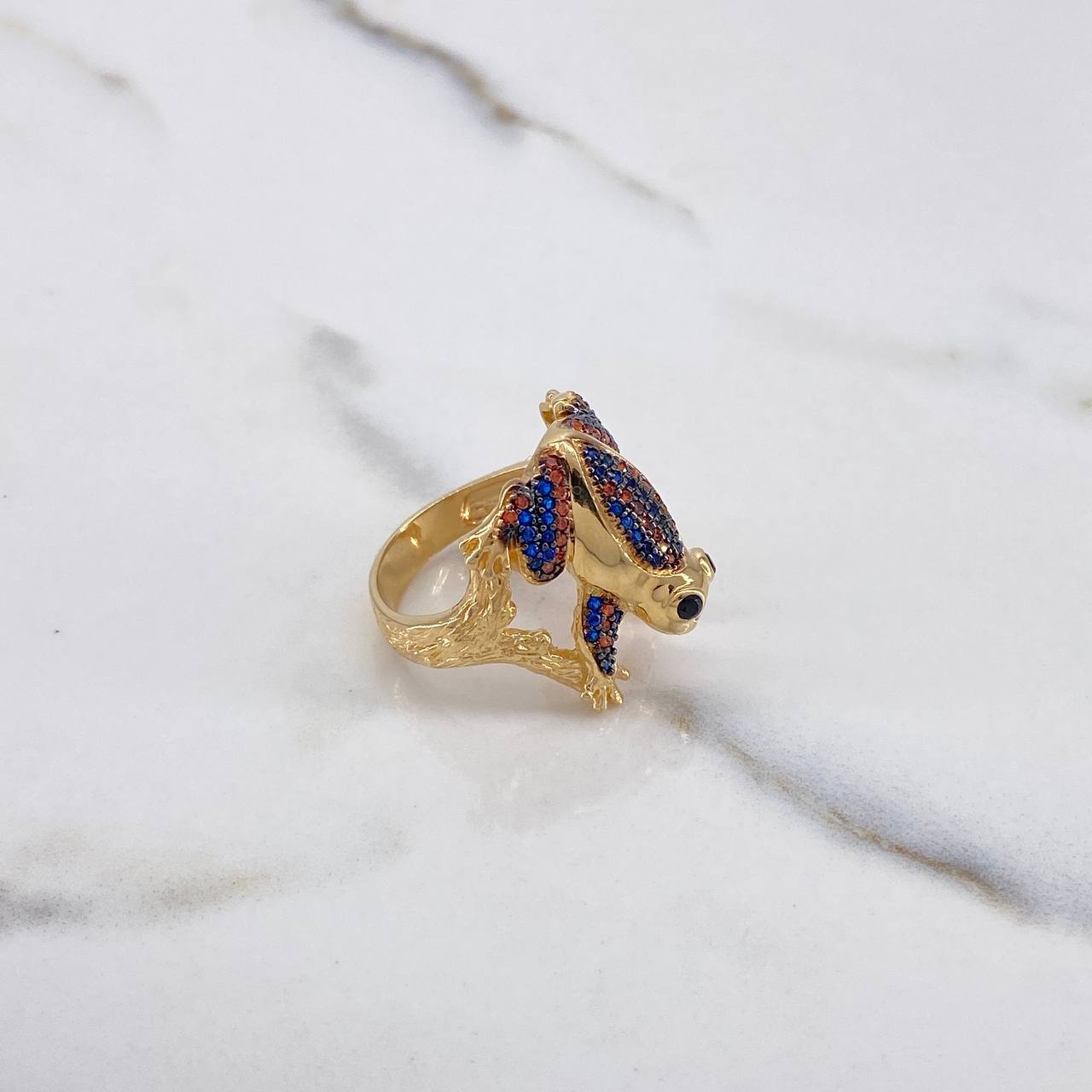Anillo Rana 8.6gr / T6 1/2 / Circones Azules Naranjas Negros Oro Amarillo $