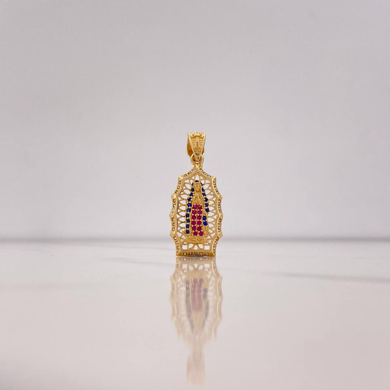 Dije Virgen Guadalupe 3.4gr / 3.2cm / Circones Blancos Azules Fucsias Oro Amarillo $
