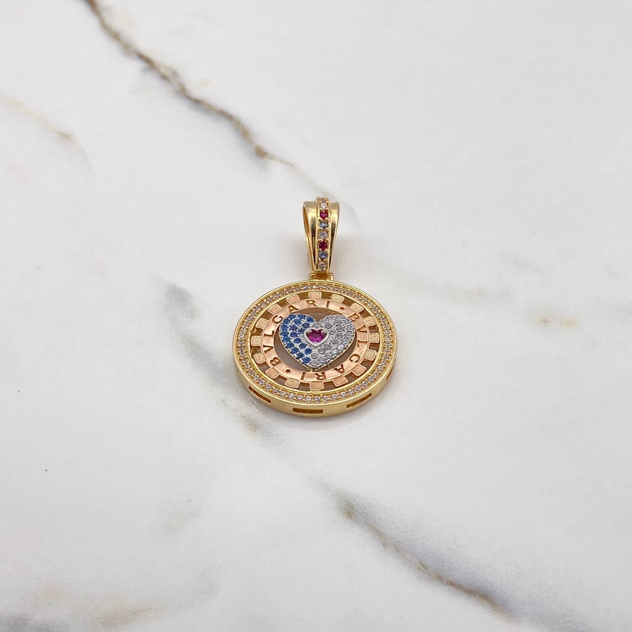 Dije Medalla Corazon BV 11.9gr / 4.5cm / Circones Blancos Azules Fucsias Tres Oros $