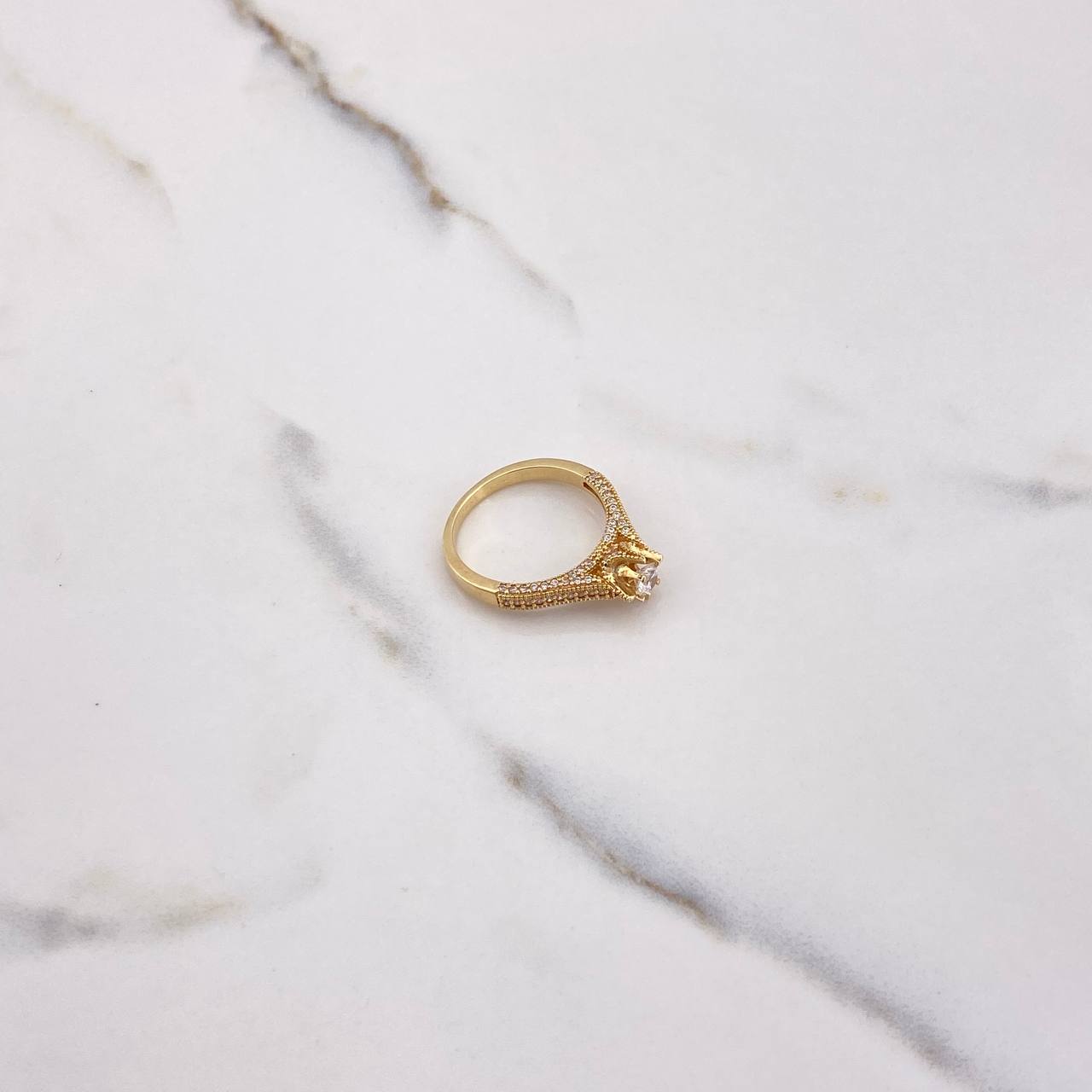 Anillo Solitario Churumbela Real 4.25gr / T7 1/4 / Circones Blancos Oro Amarillo $