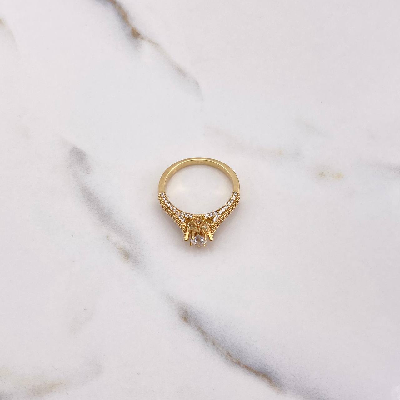 Anillo Solitario Churumbela Real 4.25gr / T7 1/4 / Circones Blancos Oro Amarillo $