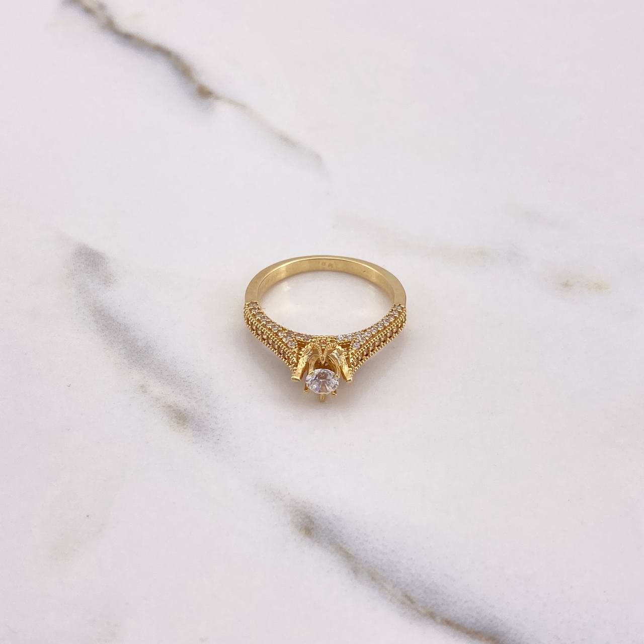 Anillo Solitario Churumbela Real 4.25gr / T7 1/4 / Circones Blancos Oro Amarillo $