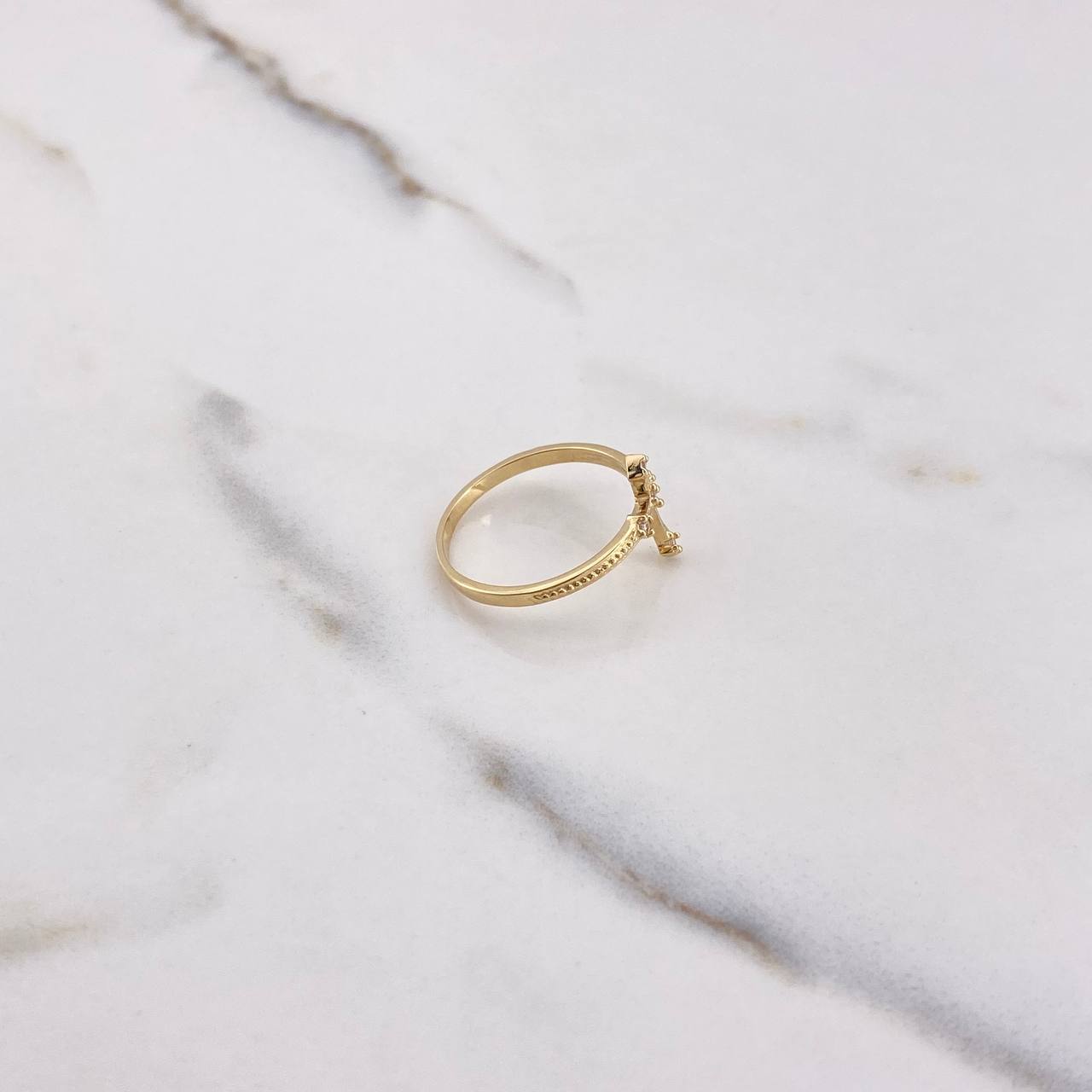 Anillo Cruz 1.75gr / T6 3/4 / Circones Blancos Oro Amarillo $