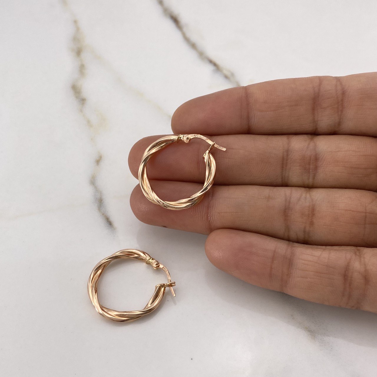 Candongas Tere 1.9gr / 2.5cm / Entorchadas Oro Rosa $