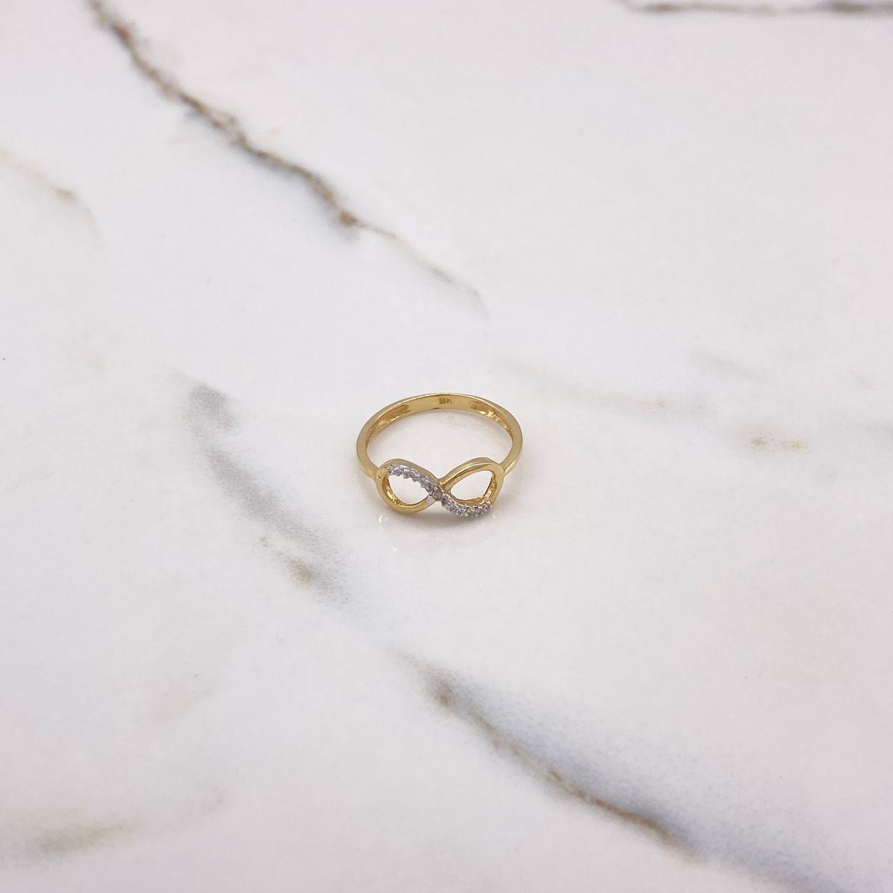 Anillo Infinito 1.7gr / T6 1/2 / Circones Blancos Dos Oros Amarillo Blanco &