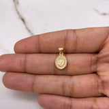 Dije Virgen Milagrosa 0.75gr / 1.7cm / Circones Blancos Oro Amarillo $