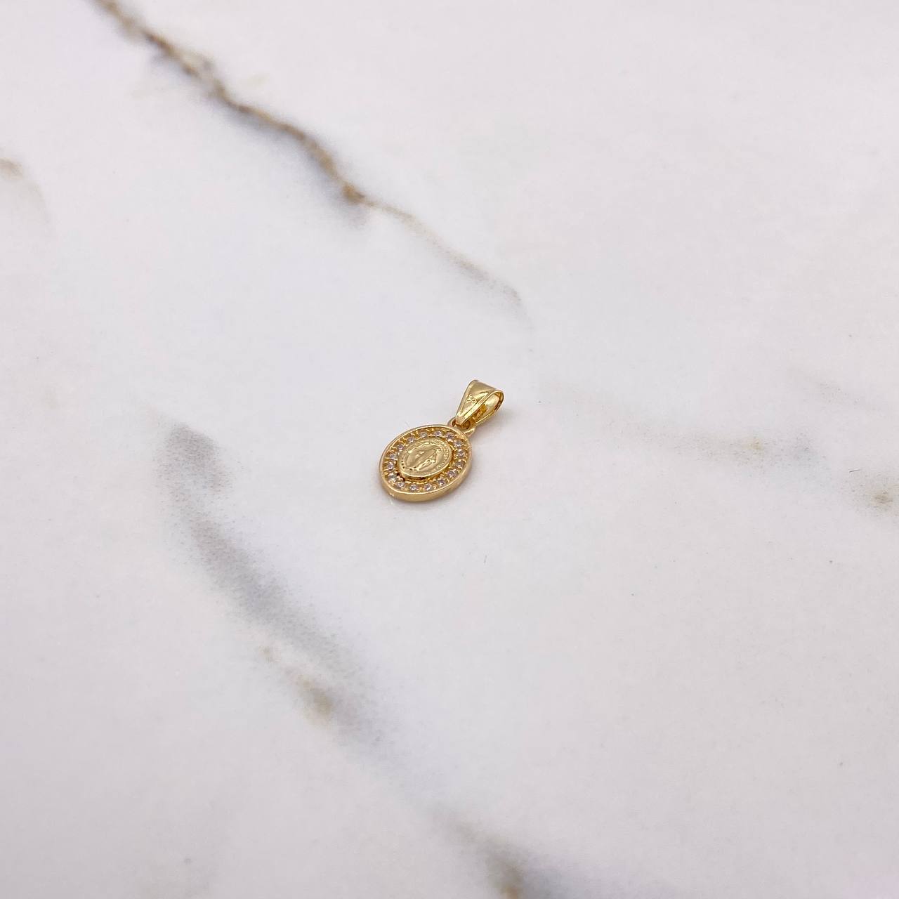 Dije Virgen Milagrosa 0.75gr / 1.7cm / Circones Blancos Oro Amarillo $