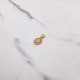 Dije Virgen Milagrosa 0.75gr / 1.7cm / Circones Blancos Oro Amarillo $