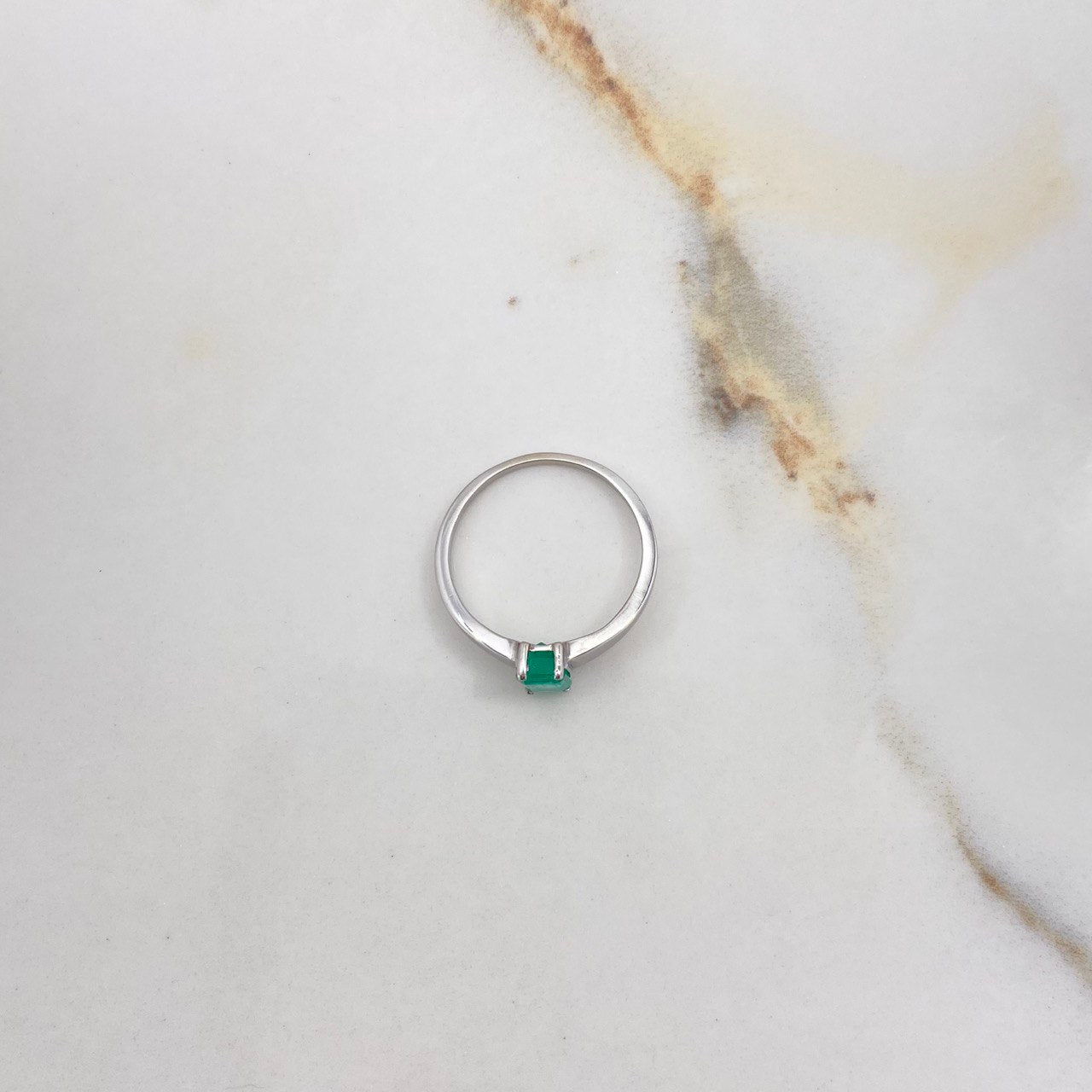 Anillo Solitario Rectangular 2.28gr / T6 1/4 / Esmeralda 0.60 Qts Oro Blanco (Joya) &