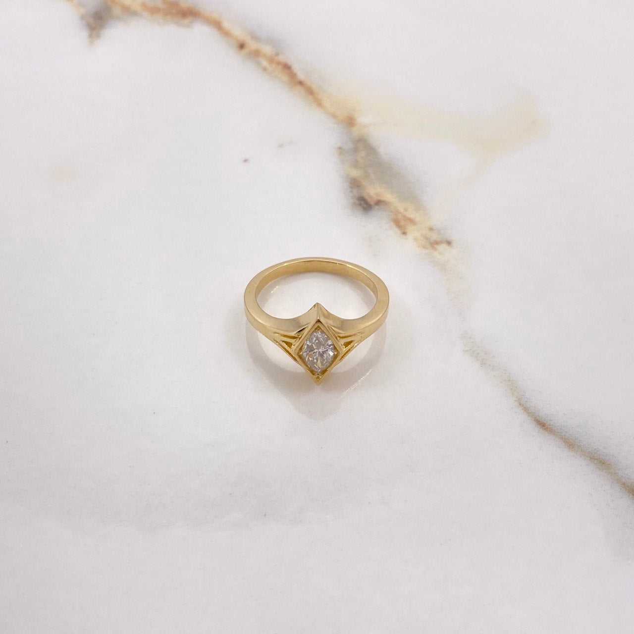 Anillo Solitario Marquesa 4.94gr / T6 1/4 / Diamante 0.46 Qts Oro Amarillo (Joya Oferta) &