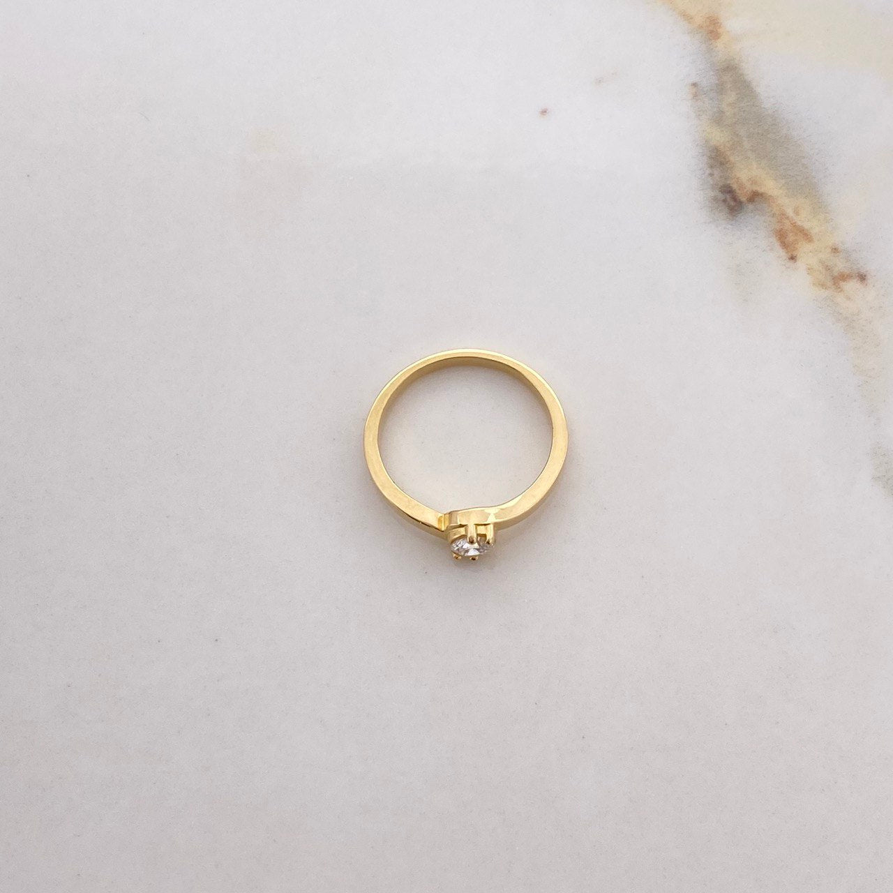 Anillo Solitario Redondo 3gr / T5 3/4  / Linea Invertida Diamante 0.26 Qts Oro Amarillo (Joya) ©