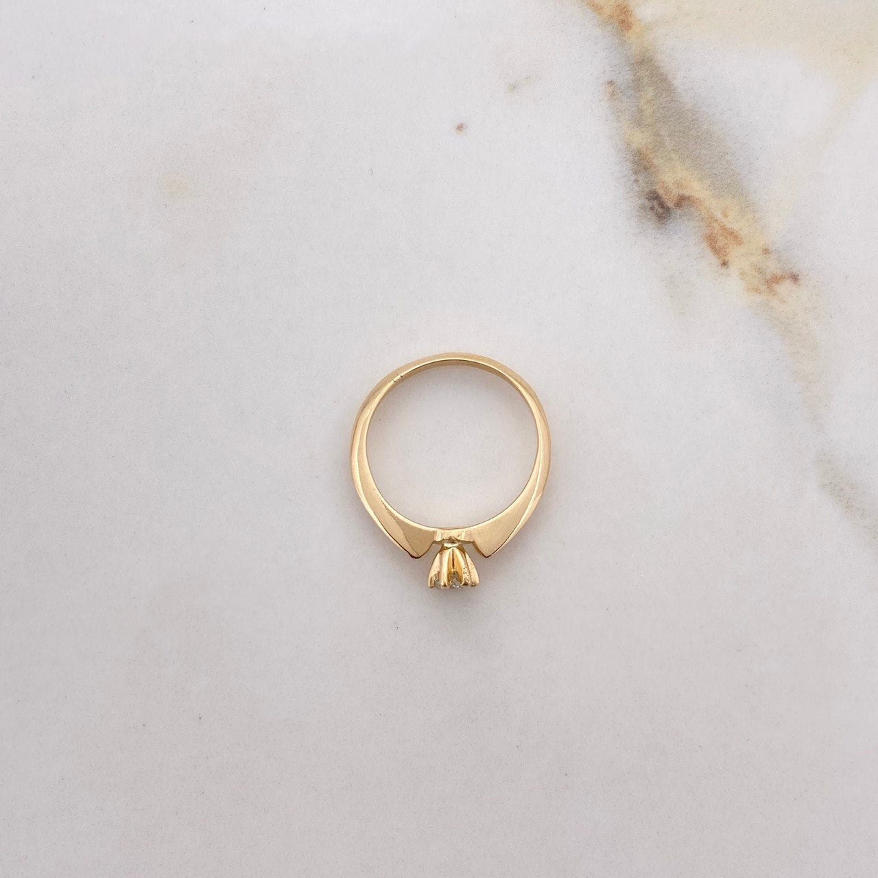 Anillo Solitario Redondo 2.37gr / T5 3/4 / Plano Diamante  0.20 Qts Oro Amarillo (Joya) &