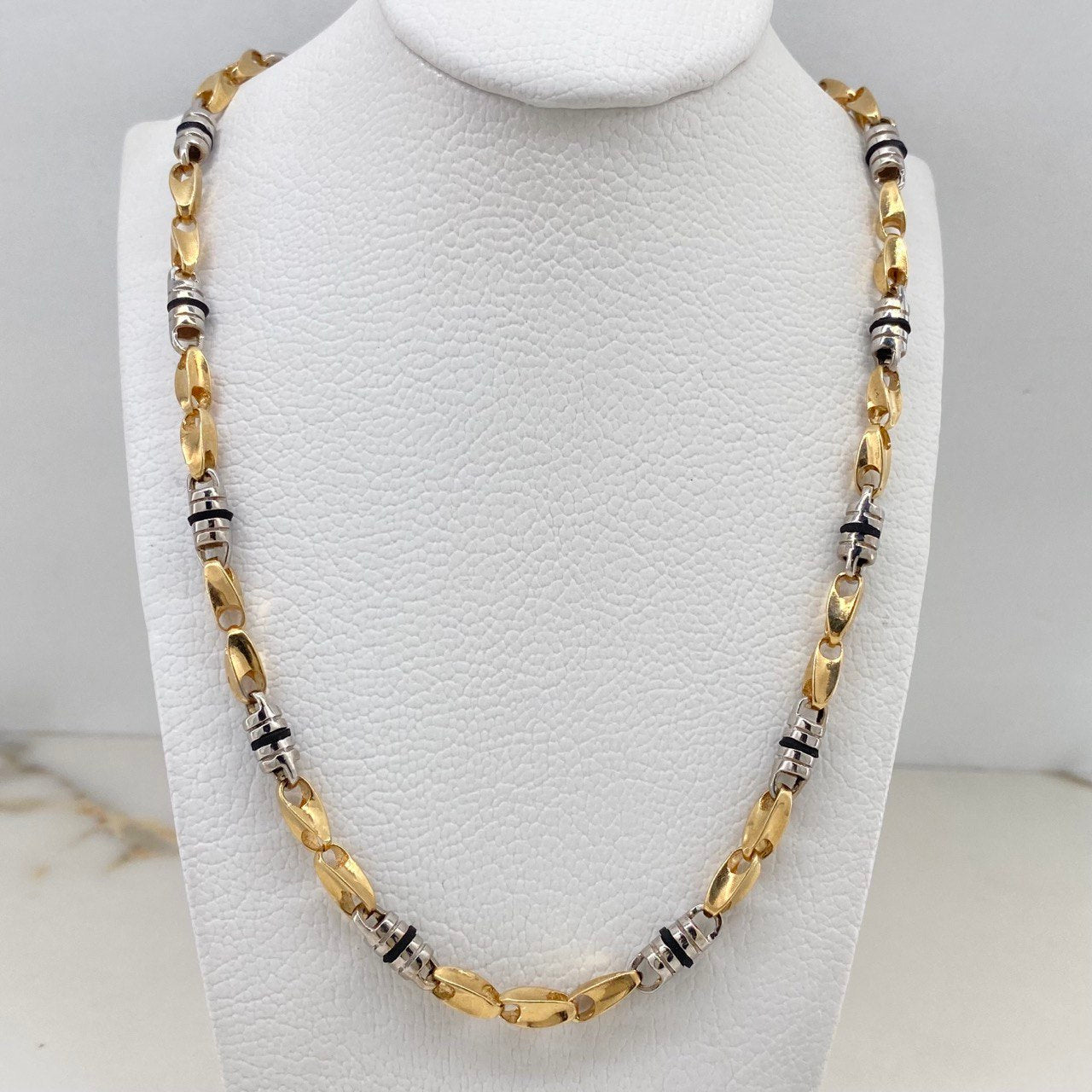 Cadena Rustica Espiga 52.10gr / 60cm / 5mm Barril Cauchos Negros Dos Oros Amarillo Blanco $