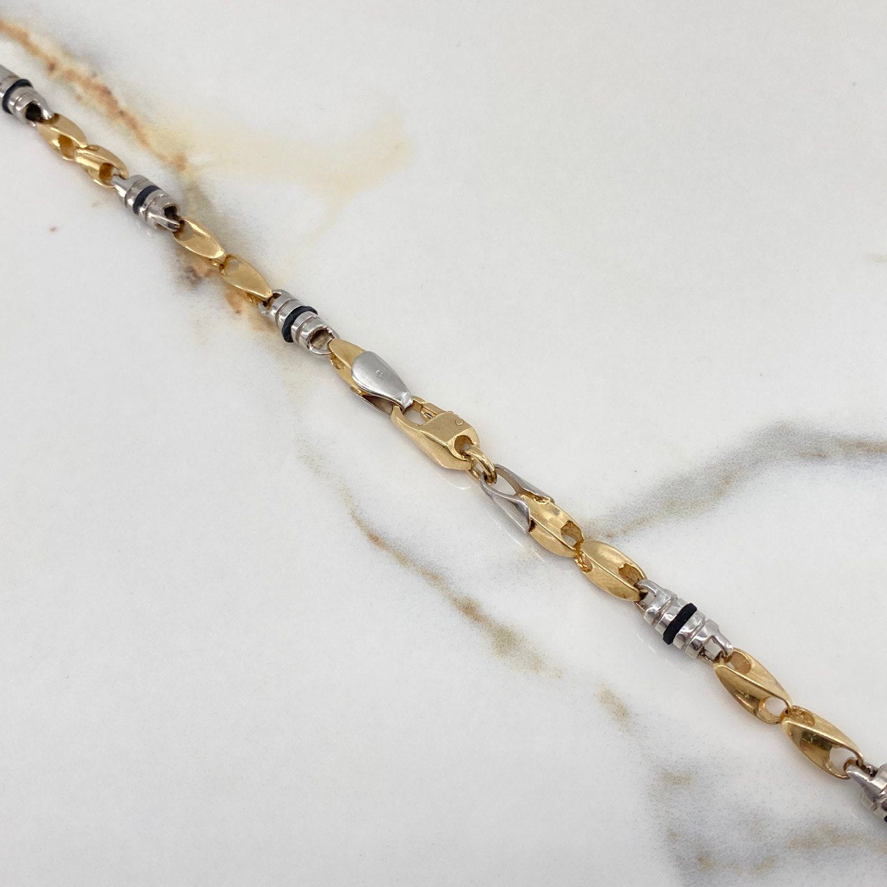 Cadena Rustica Espiga 52.10gr / 60cm / 5mm Barril Cauchos Negros Dos Oros Amarillo Blanco $