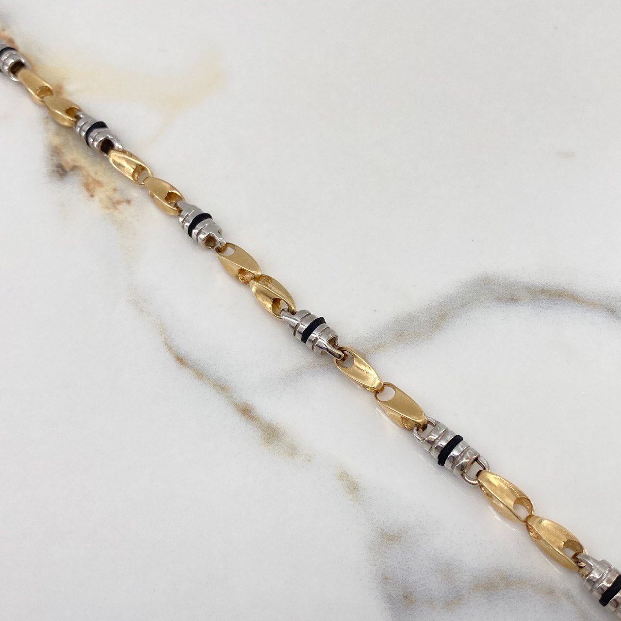 Cadena Rustica Espiga 52.10gr / 60cm / 5mm Barril Cauchos Negros Dos Oros Amarillo Blanco $
