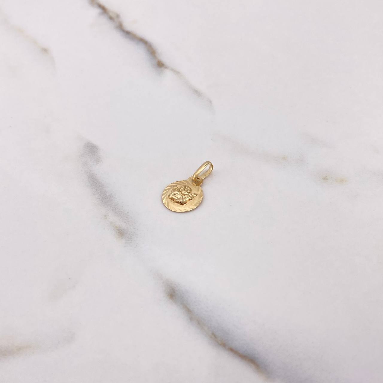 Dije Angel Medalla 0.8gr / 1.8cm / Borde Diamantado Oro Amarillo $
