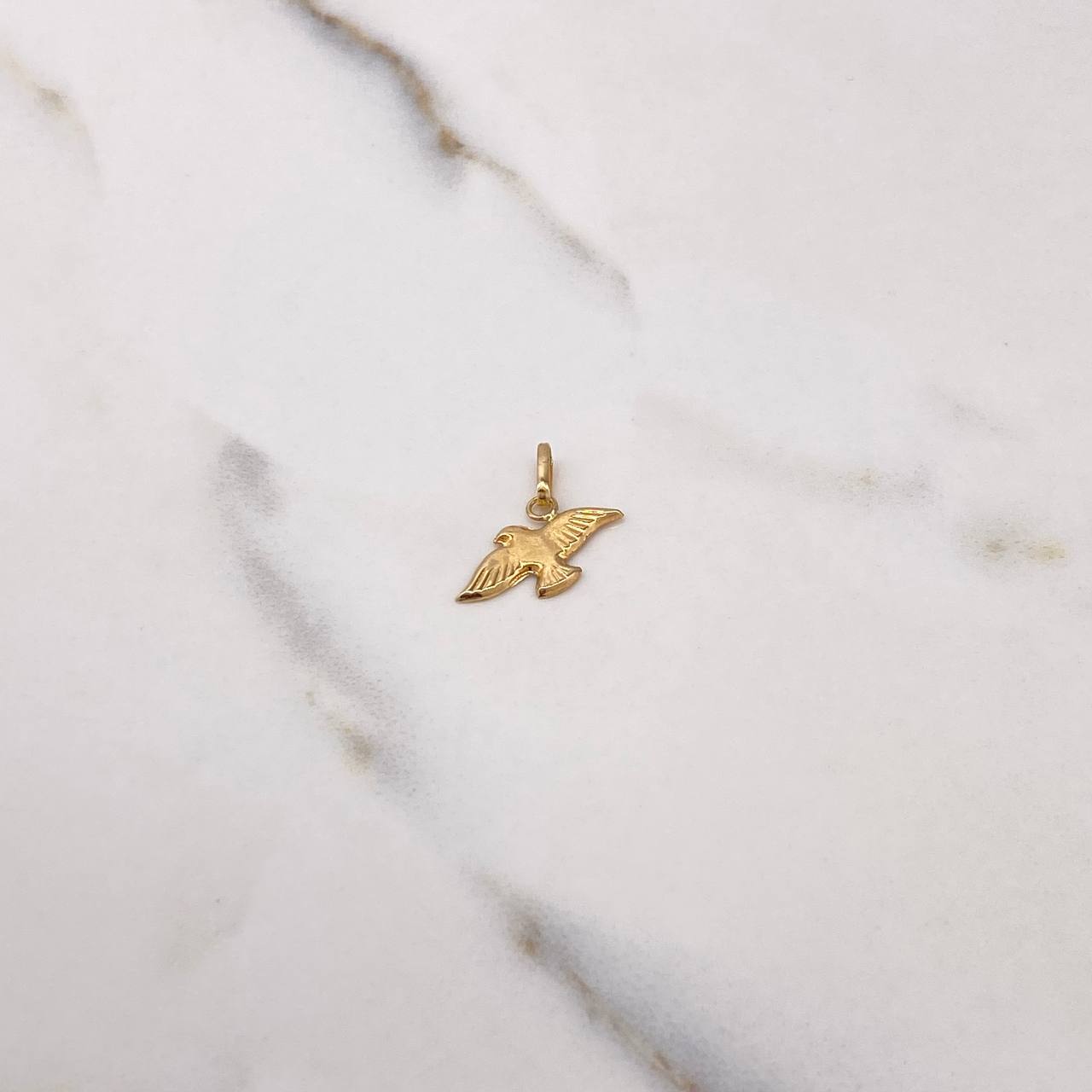 Dije Paloma 0.45gr / 1.8cm / Mate Oro Amarillo $