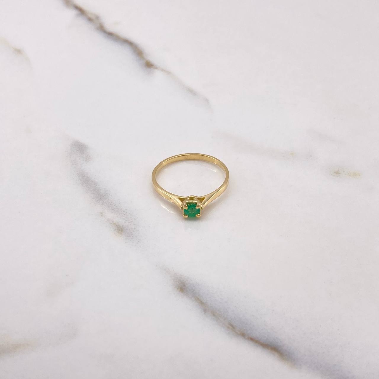 Anillo Solitario Redondo 1.7gr / T6 3/4 / Esmeralda 25 Qts Oro Amarillo (Joya) &