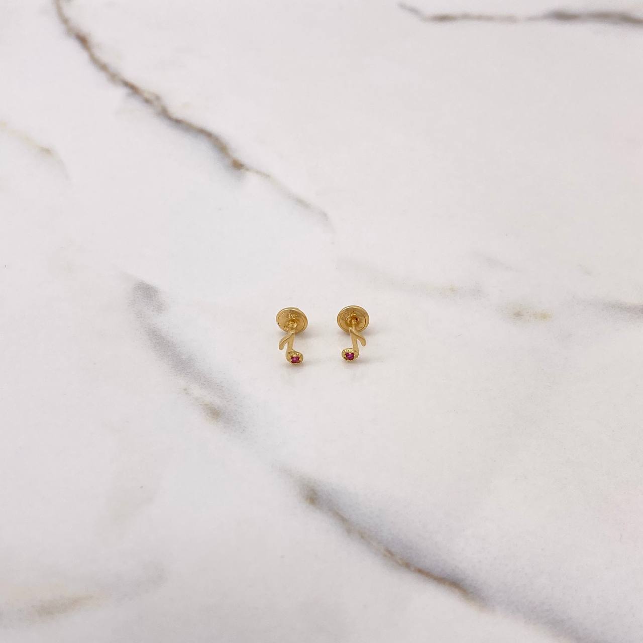 Topos Nota Musical 0.6gr / Circon Fucsia Oro Amarillo $