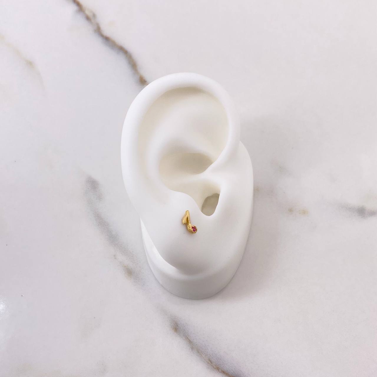 Topos Nota Musical 0.6gr / Circon Fucsia Oro Amarillo $