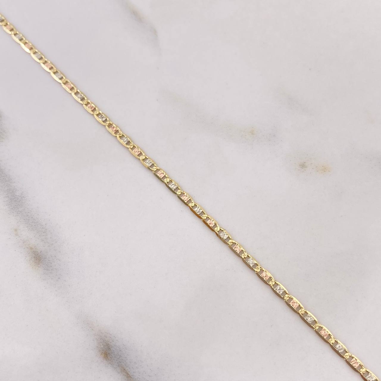 Cadena Escalera Plana 4.5gr / 60cm / 2mm Diamantada Tres Oros +3 $