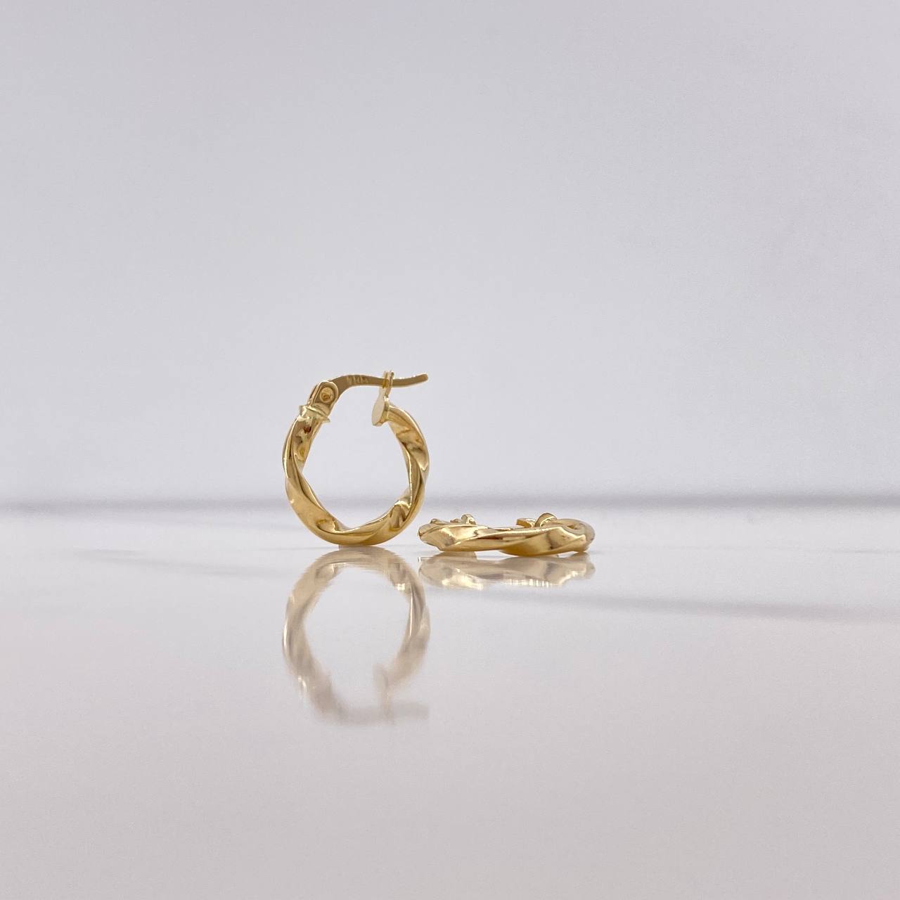 Candongas Kari 1.6gr / 1.7cm / Entorchadas Oro Amarillo &
