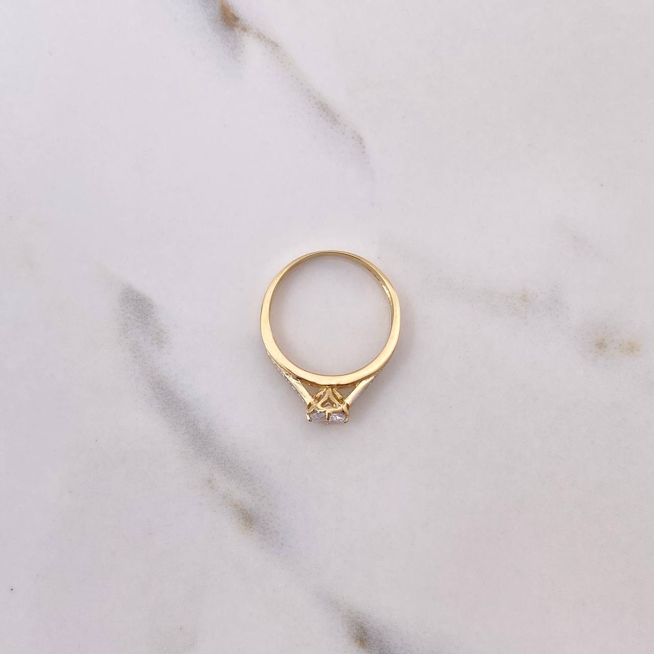 Anillo Solitario Puente 2.4gr / T7 / Circones Blancos Dos Oros Amarillo Blanco &