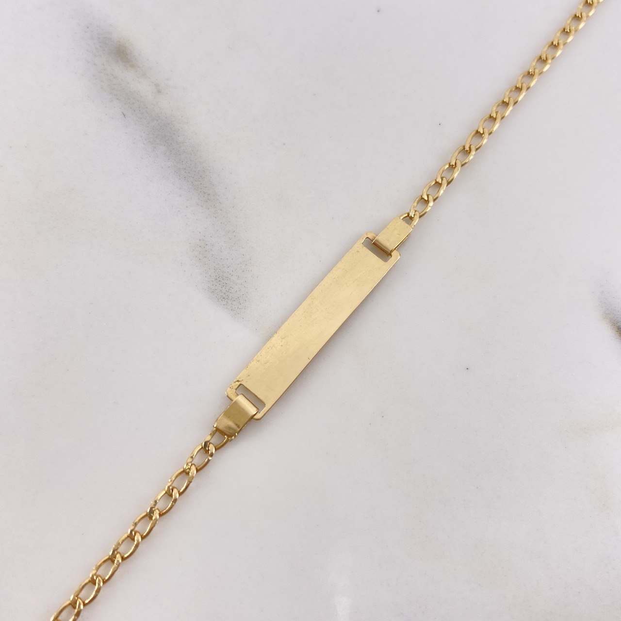 Pulso Bebé Espiga 1.9gr / 15cm / Placa Rectangular Oro Amarillo $
