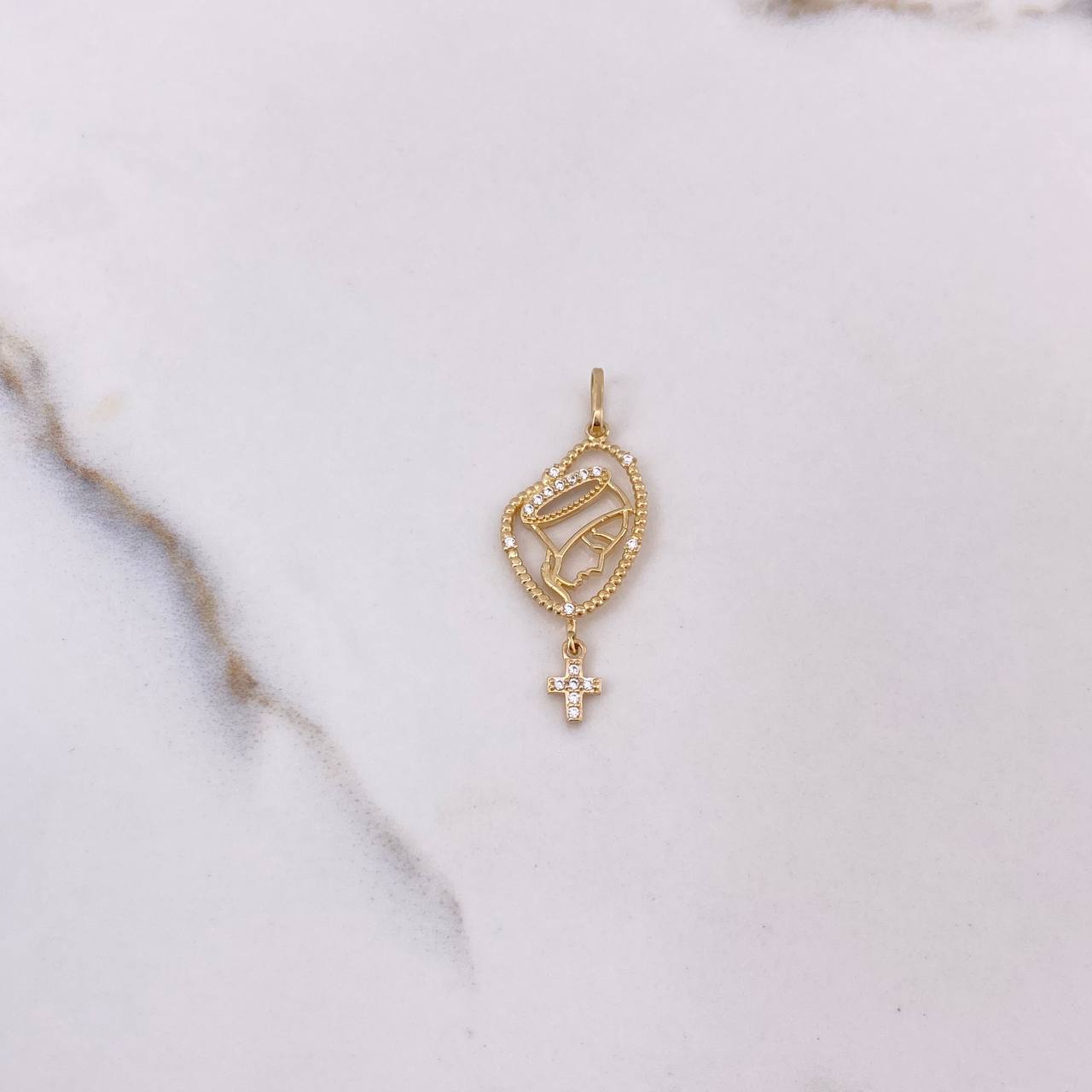 Dije Rosario Virgen María 1.6gr / 3.5cm / Circones Blancos Oro Amarillo $