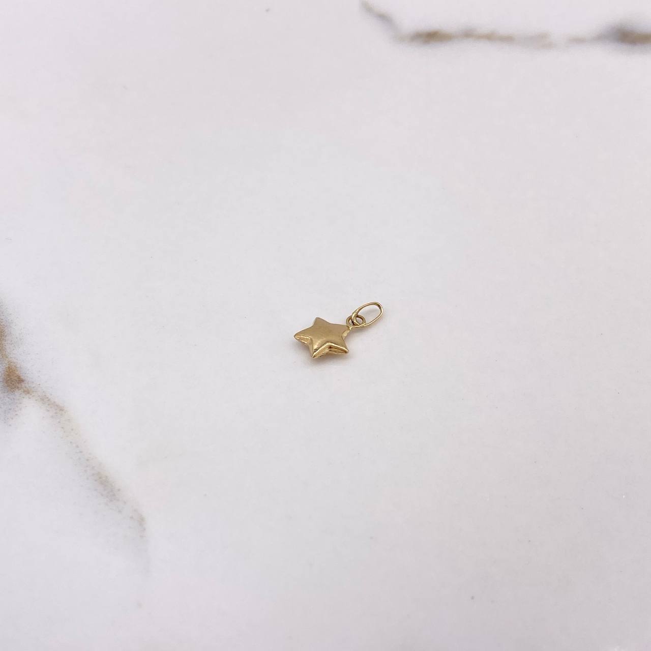 Dije Estrella  0.2gr / 1cm / Liso  Oro Amarillo $