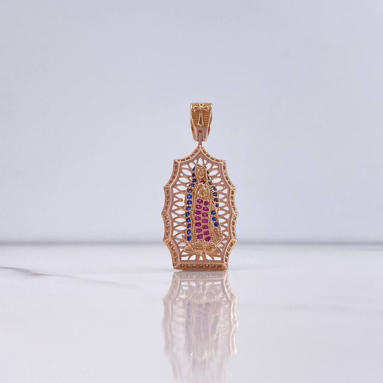 Dije Virgen Guadalupe 4.7gr / 3.7cm / Circones Blancos Azules Fucsias Oro Rosa $