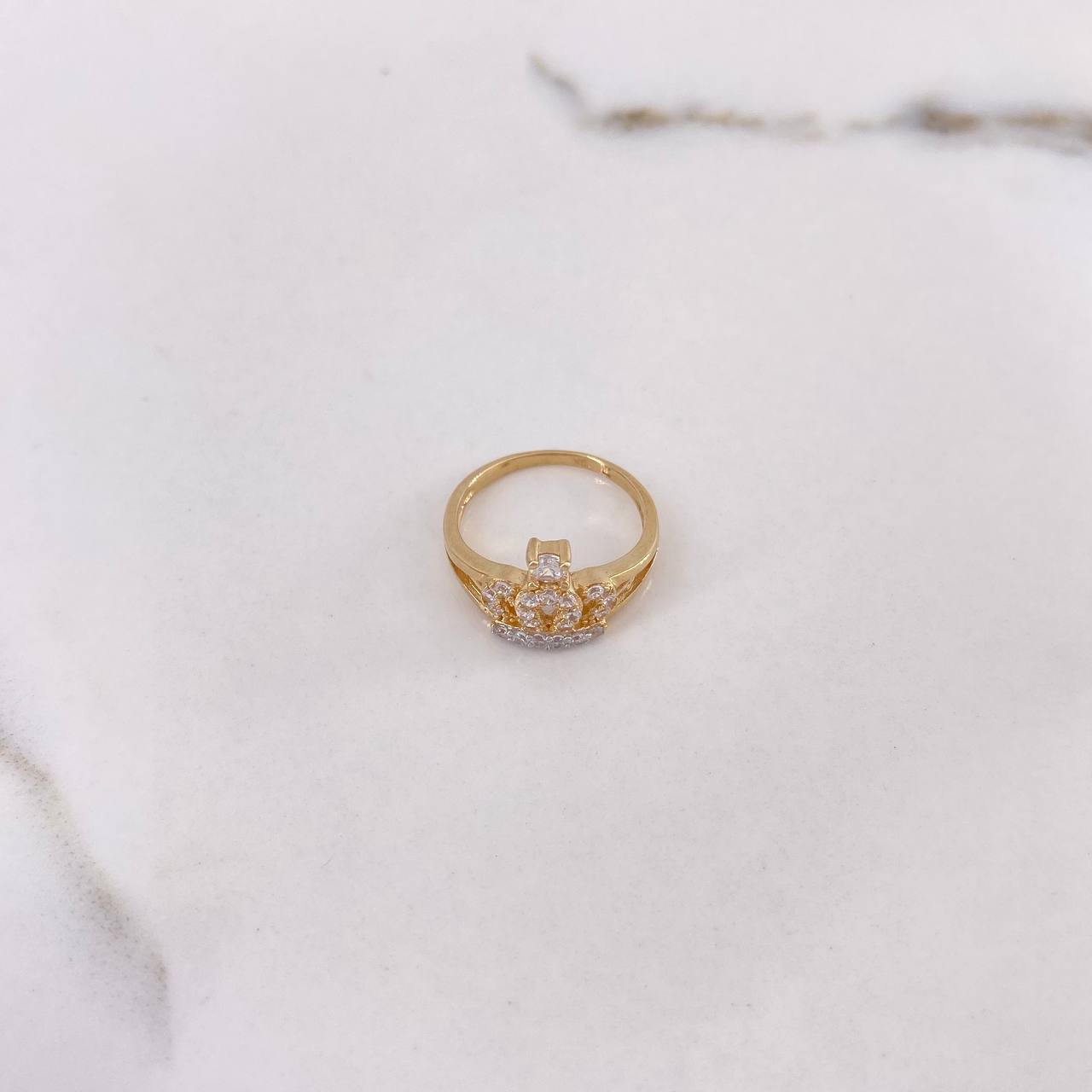Anillo Corona Real 3.05gr / T5 1/4 / Circones Blancos Dos Oros Amarillo Blanco $