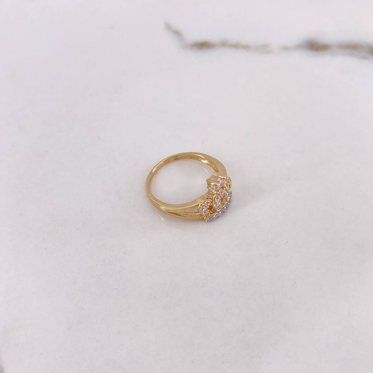 Anillo Corona Real 3.05gr / T5 1/4 / Circones Blancos Dos Oros Amarillo Blanco $
